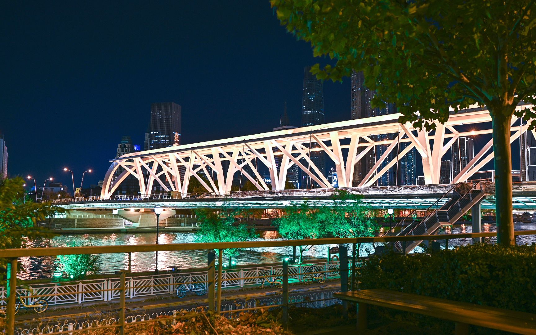 天津海河进步桥,初次尝试夜景移动延时