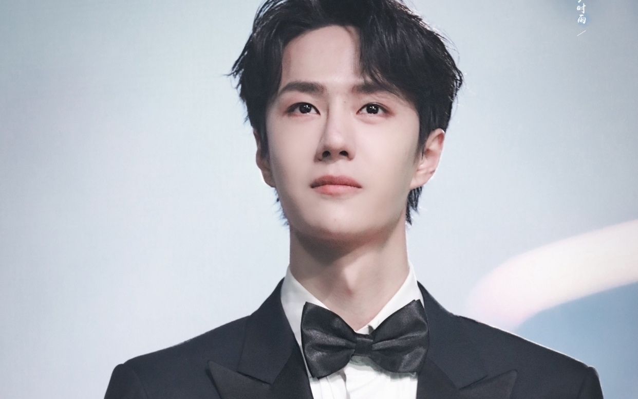 李湘王一博一起吃午餐,互动超甜,王岳伦旁边微笑相陪