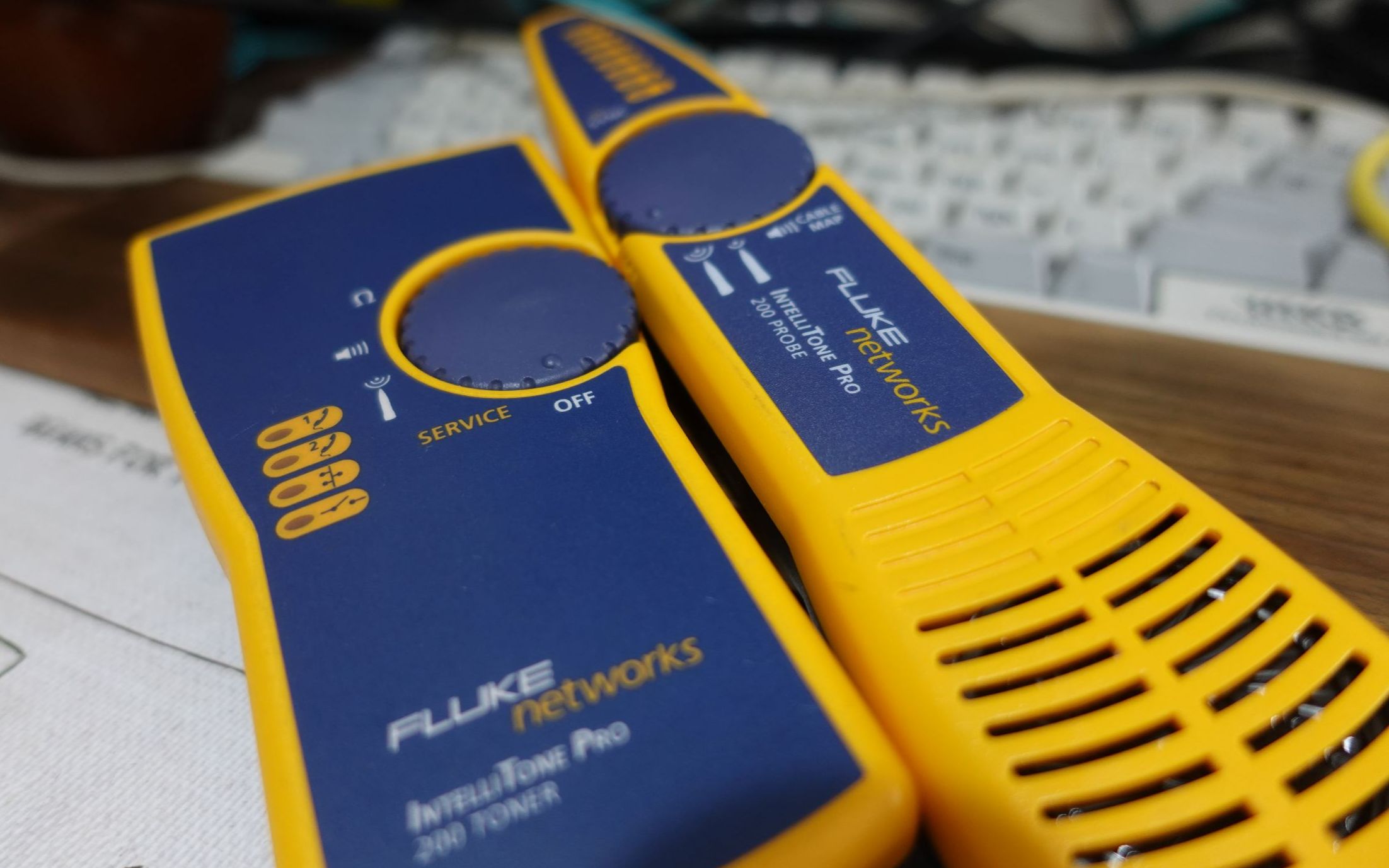 03年上市,目前仍在销售的产品,福禄克寻线仪 Fluke IntelliTone Pro 200,数字探针,信号发生器哔哩哔哩bilibili