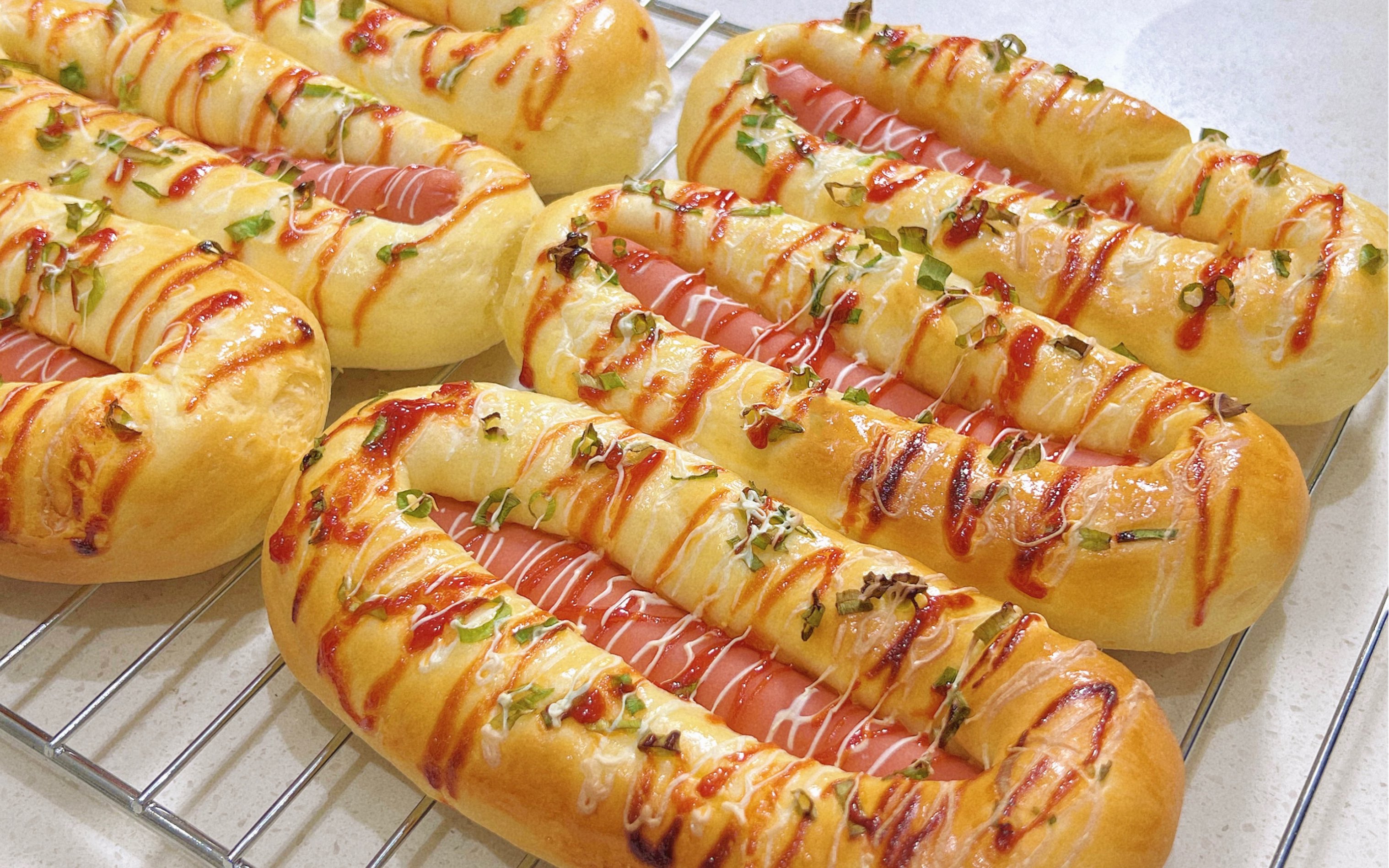 挑战100款面包不重样(004)葱香火腿肠面包!再也不用去面包店了!