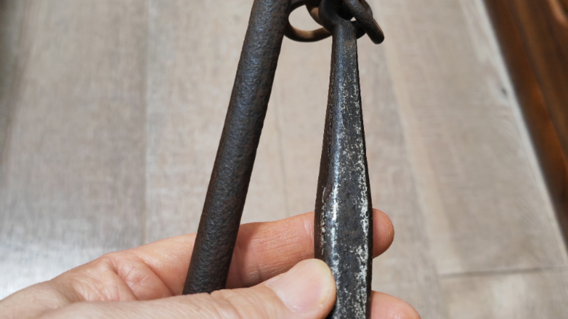 清理一支清代链枷