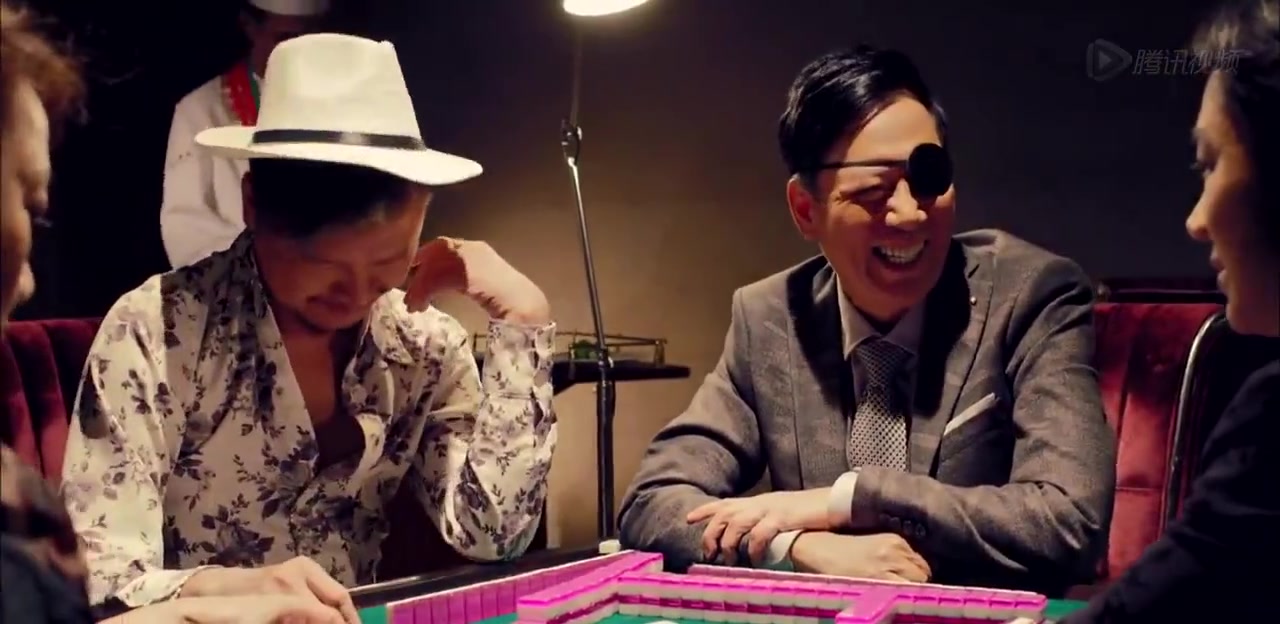 三男一女打麻将,太搞笑了