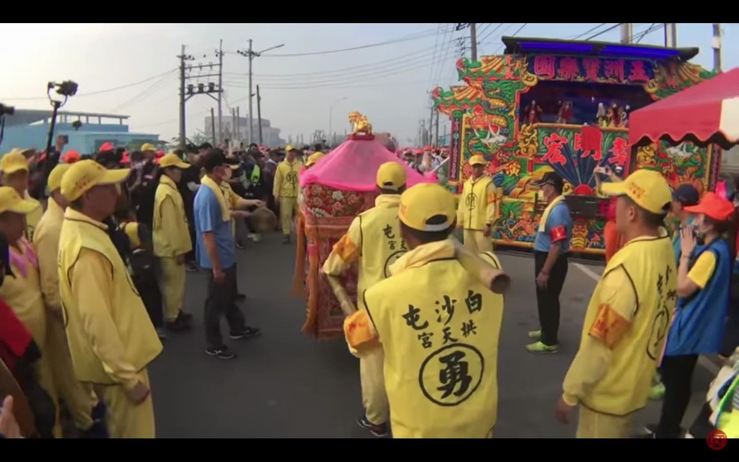 [图]妈祖要看布袋戏，快置板凳