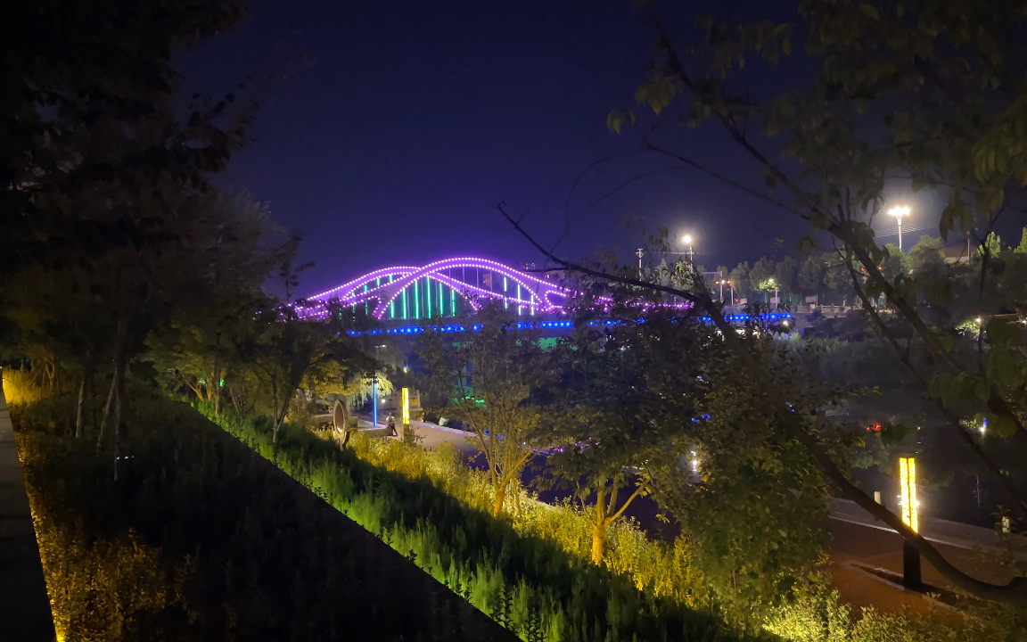 沁阳市滨河公园彩灯桥