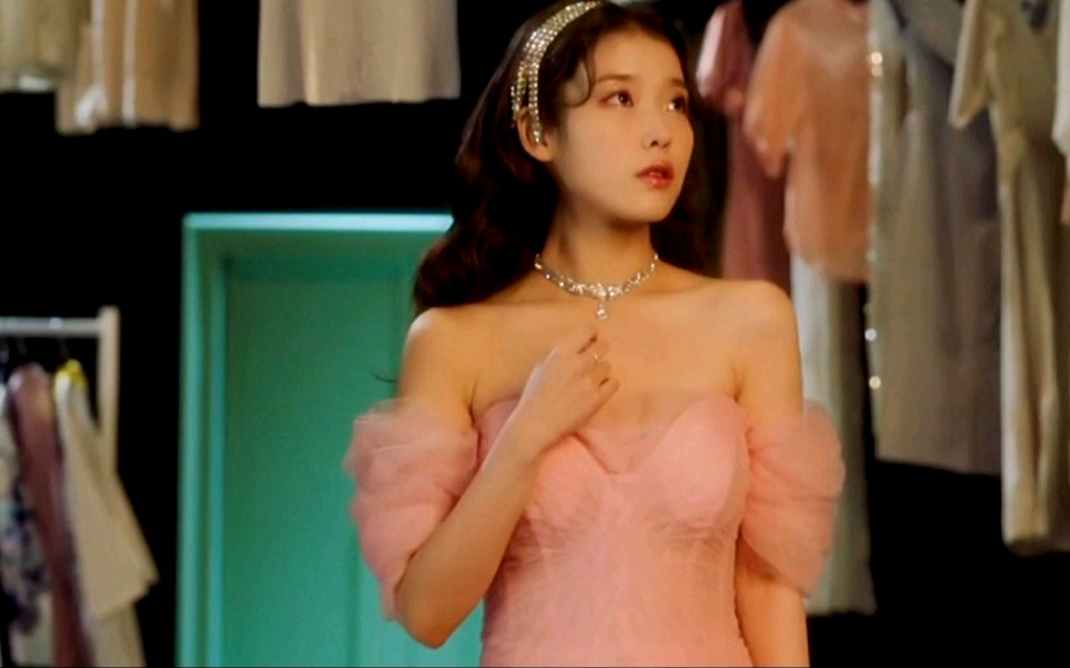 iu新歌《celebrity》服装,我pick第二套,你们呢?