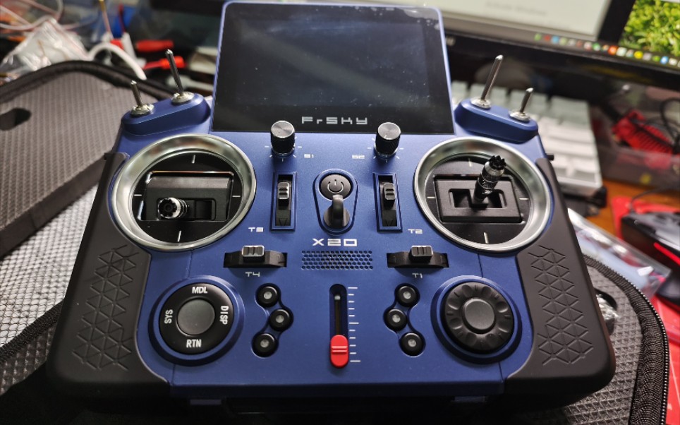 新遥控器,富斯i6可以下岗了