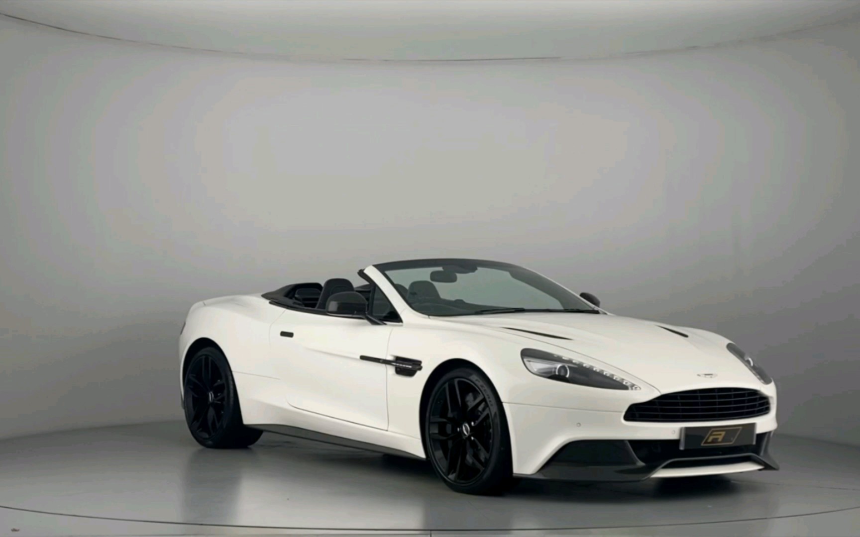 阿斯顿马丁vanquish 6.0 v12
