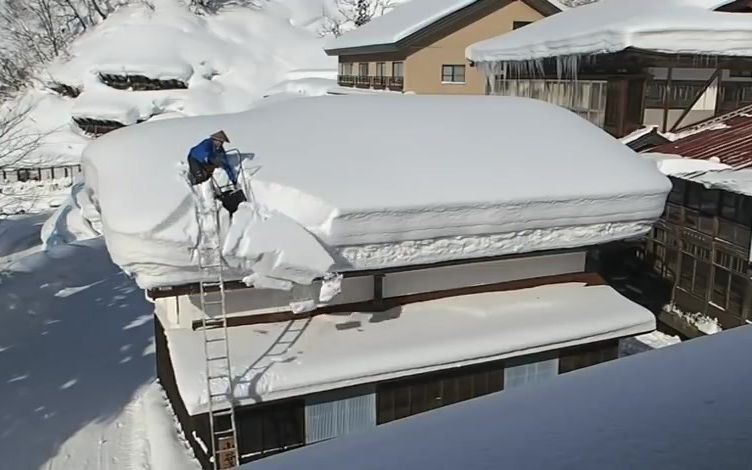 阳光房房顶下雪咋除雪图片