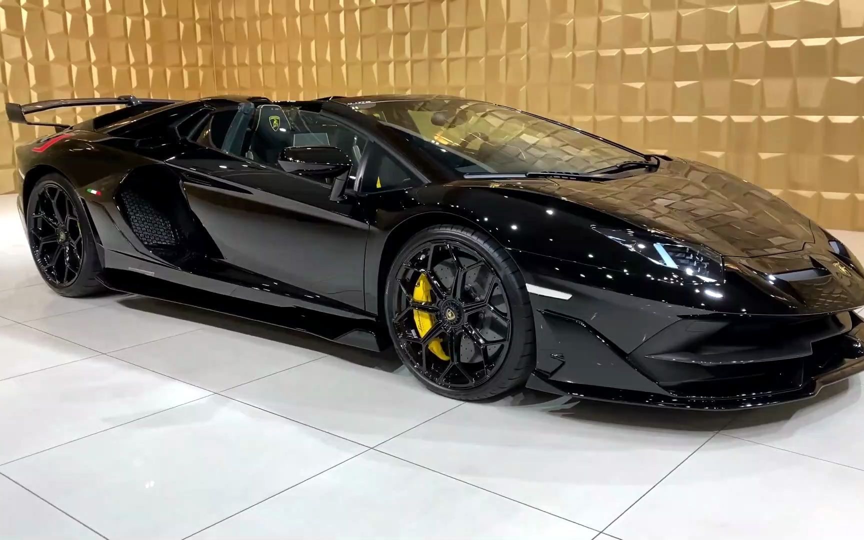 【全方位实拍】兰博基尼大牛aventador svj roadster_哔哩哔哩 (゜-゜