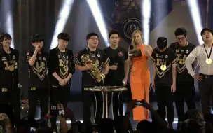 Télécharger la video: 【俄语 俄罗斯解说】RNG vs KZ  决赛精彩集锦  2018msi季中赛