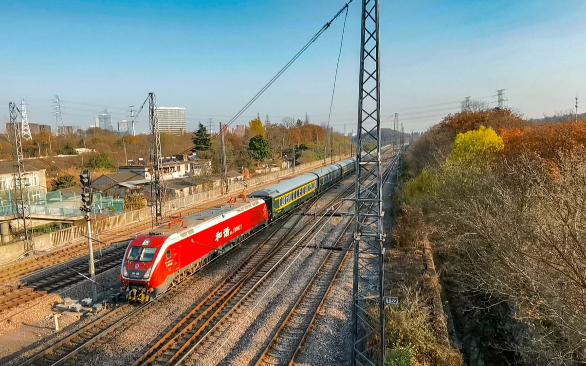 上局徐段hxd1d电力机车0627号机牵引南京——乌鲁木齐k1537次列车通过