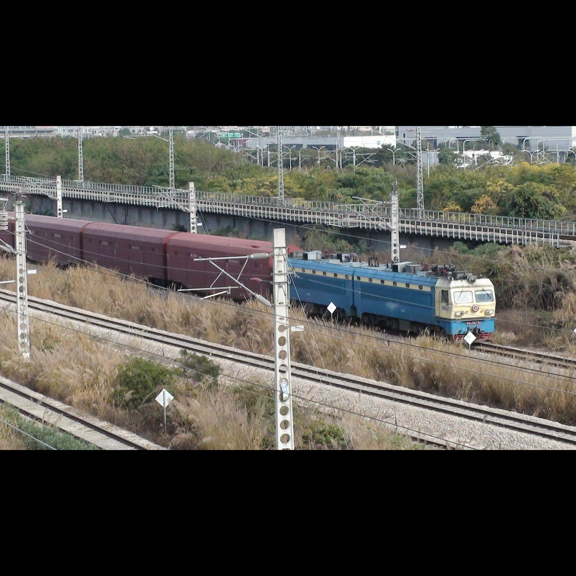 【机车户口】[南局福段]ss4 0676牵引jsq6型凹底双层汽车运输车车厢