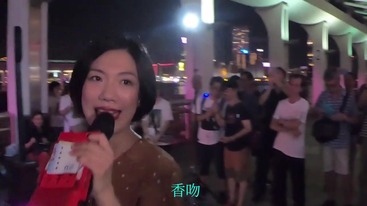 [图]怀旧歌曲《午夜香吻》演唱：龙婷