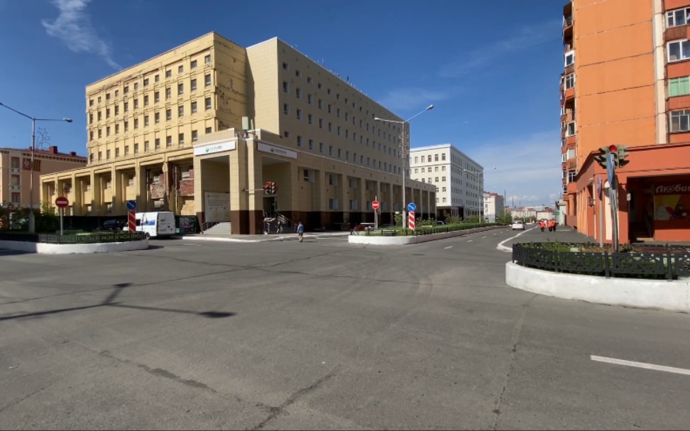 漫步在北极城市诺里尔斯克 - 俄罗斯西伯利亚街景 kirova street to