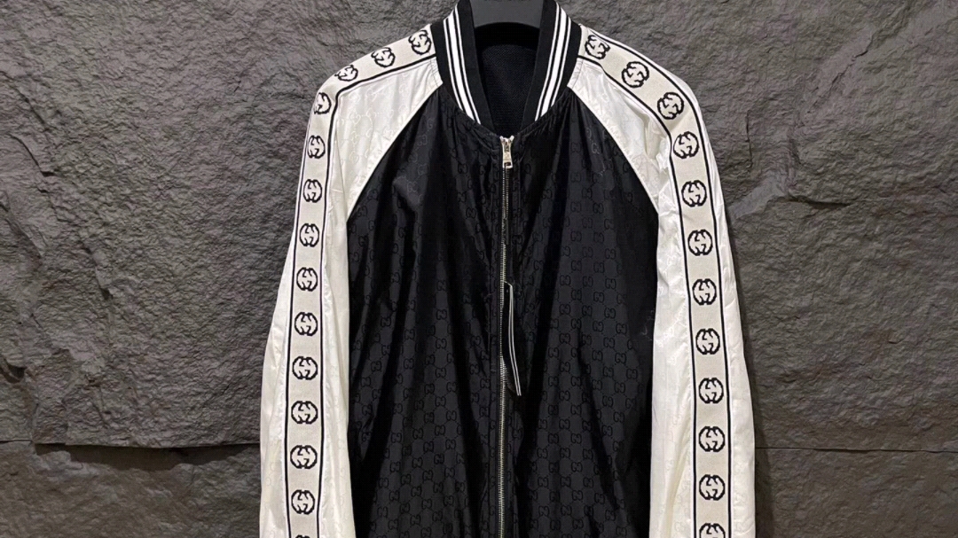 【史上最强】高仿versace范思哲秋款衣服,过验级别