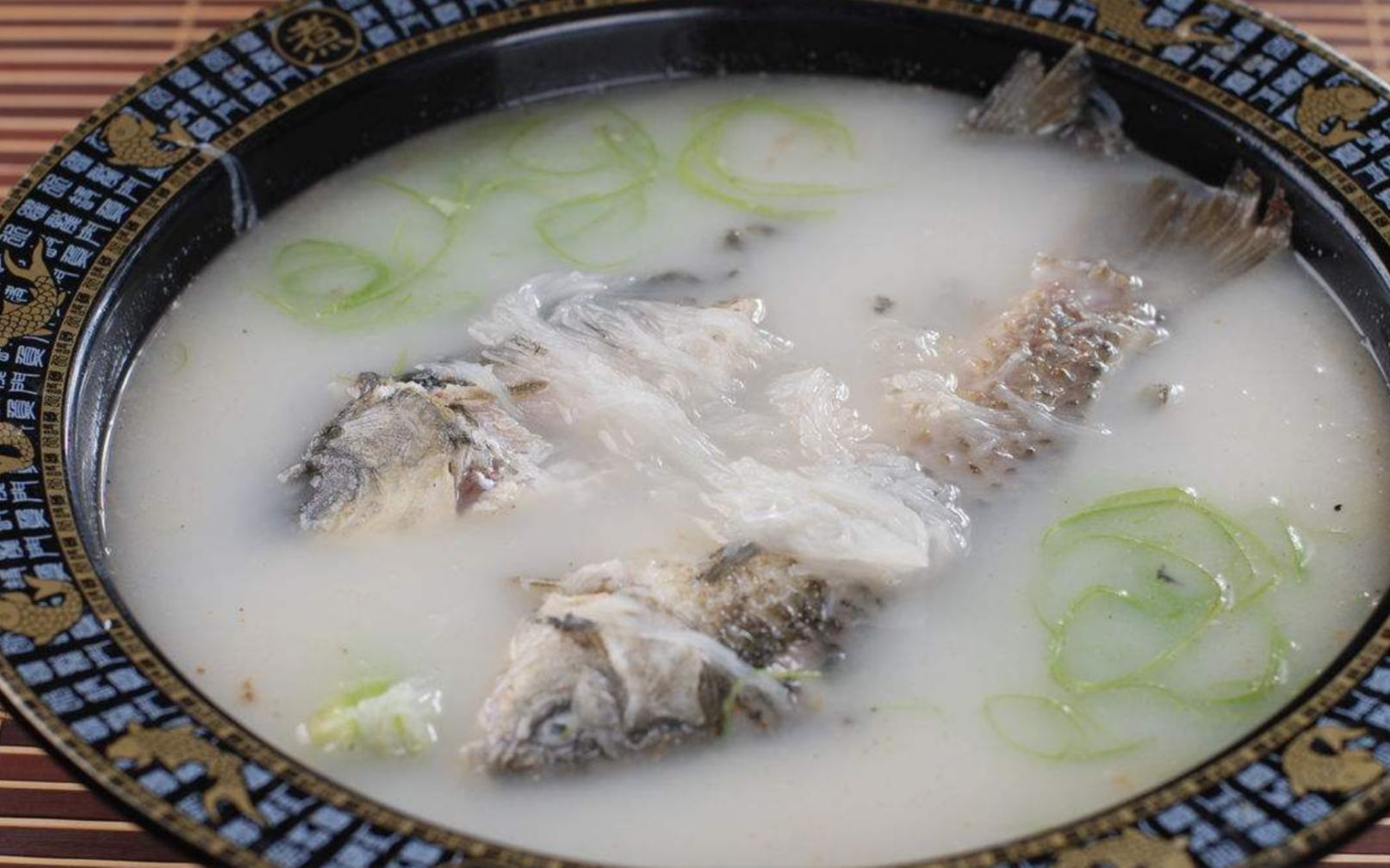 鲫鱼汤最营养的做法汤和牛奶一样白美味不腥做法简单