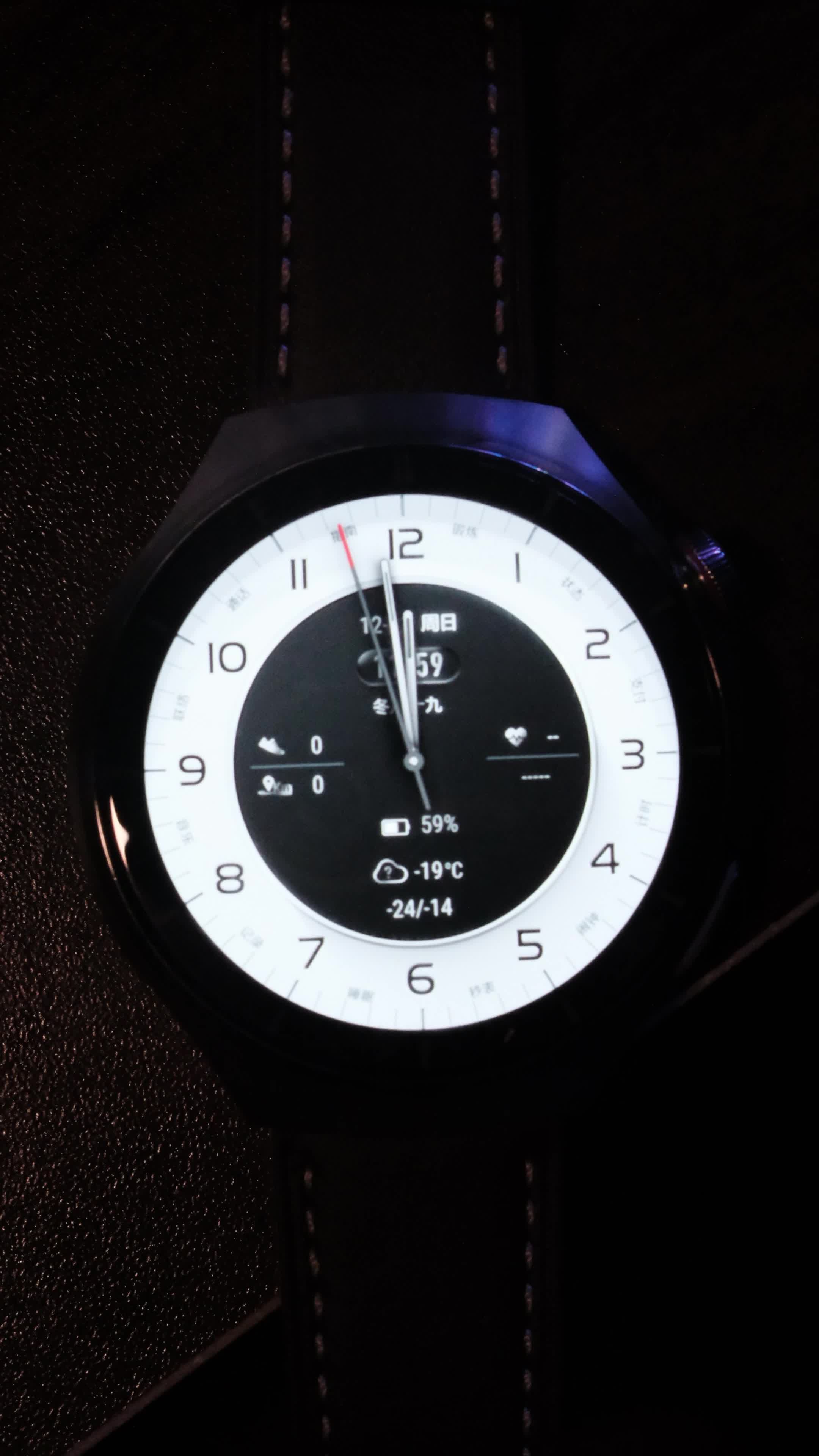 一日今年始,一年前是空.华为表盘《瓷白墨黑》