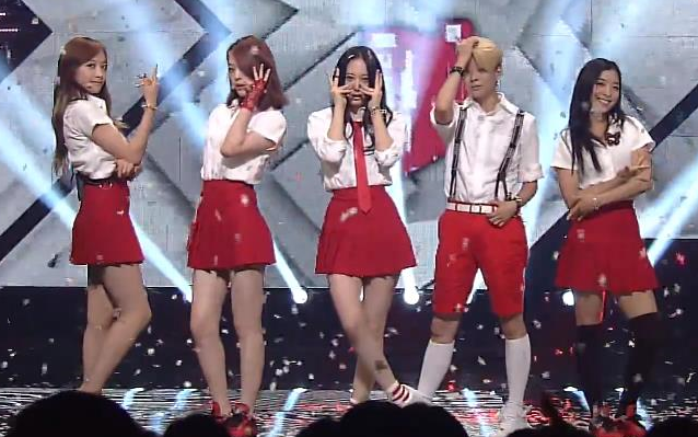 [图]F(x) - Rum Pum Pum Pum (130818 SBS Inkigayo)