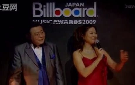 [图]史诗级失误 BOA LIVEBillboard_JAPAN_Music_Awards_2009_-_Possibility_duet_with_三浦大知