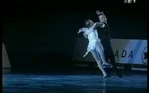 [图]莎拉布莱曼冰上艺术演唱 Who Wants To Live Forever & Interview (Art on ice,1997)