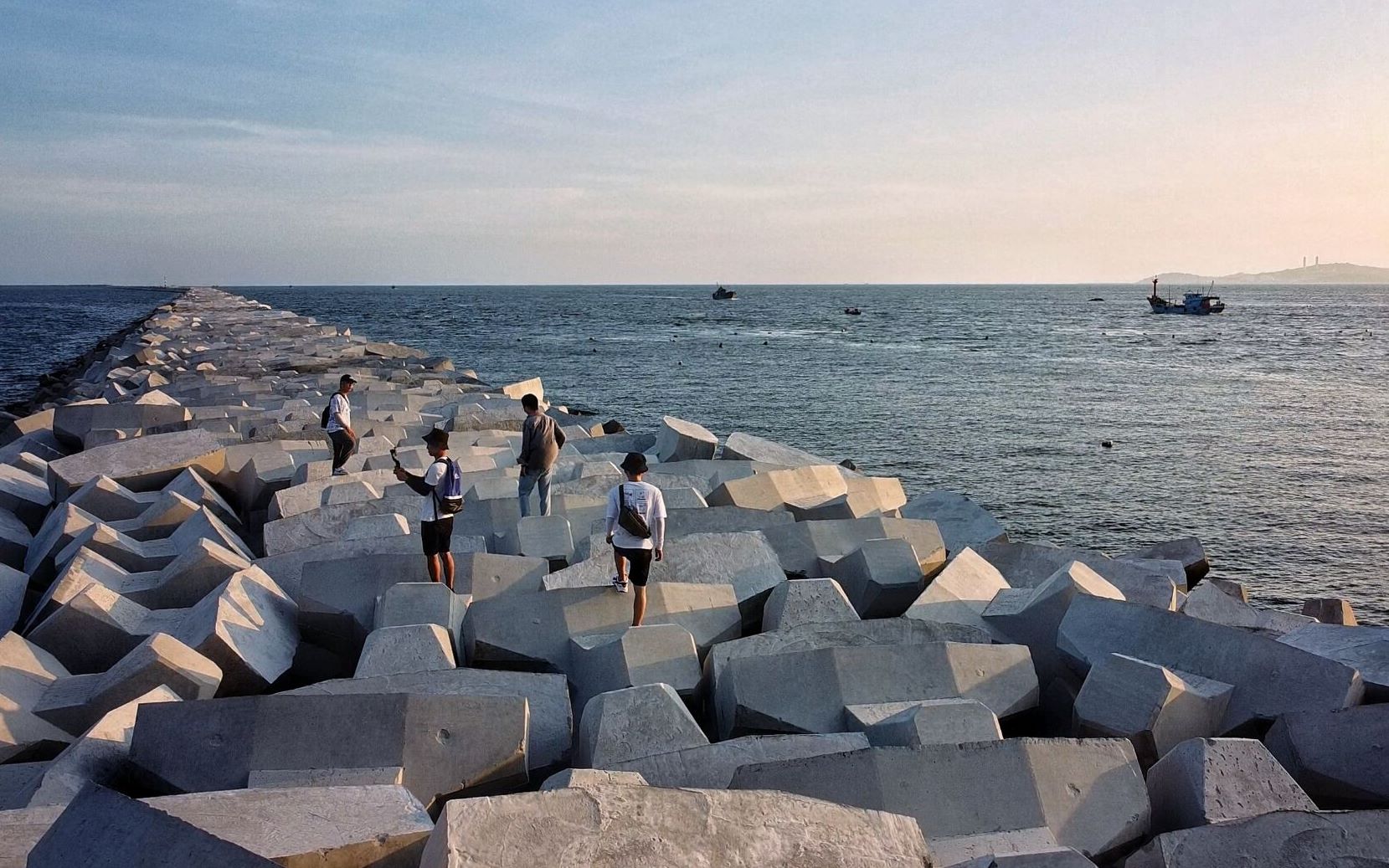 活动  汕头网红打卡点—濠江防浪石阵