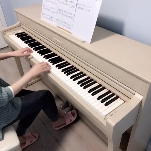 17岁刘德华钢琴弹唱版图片