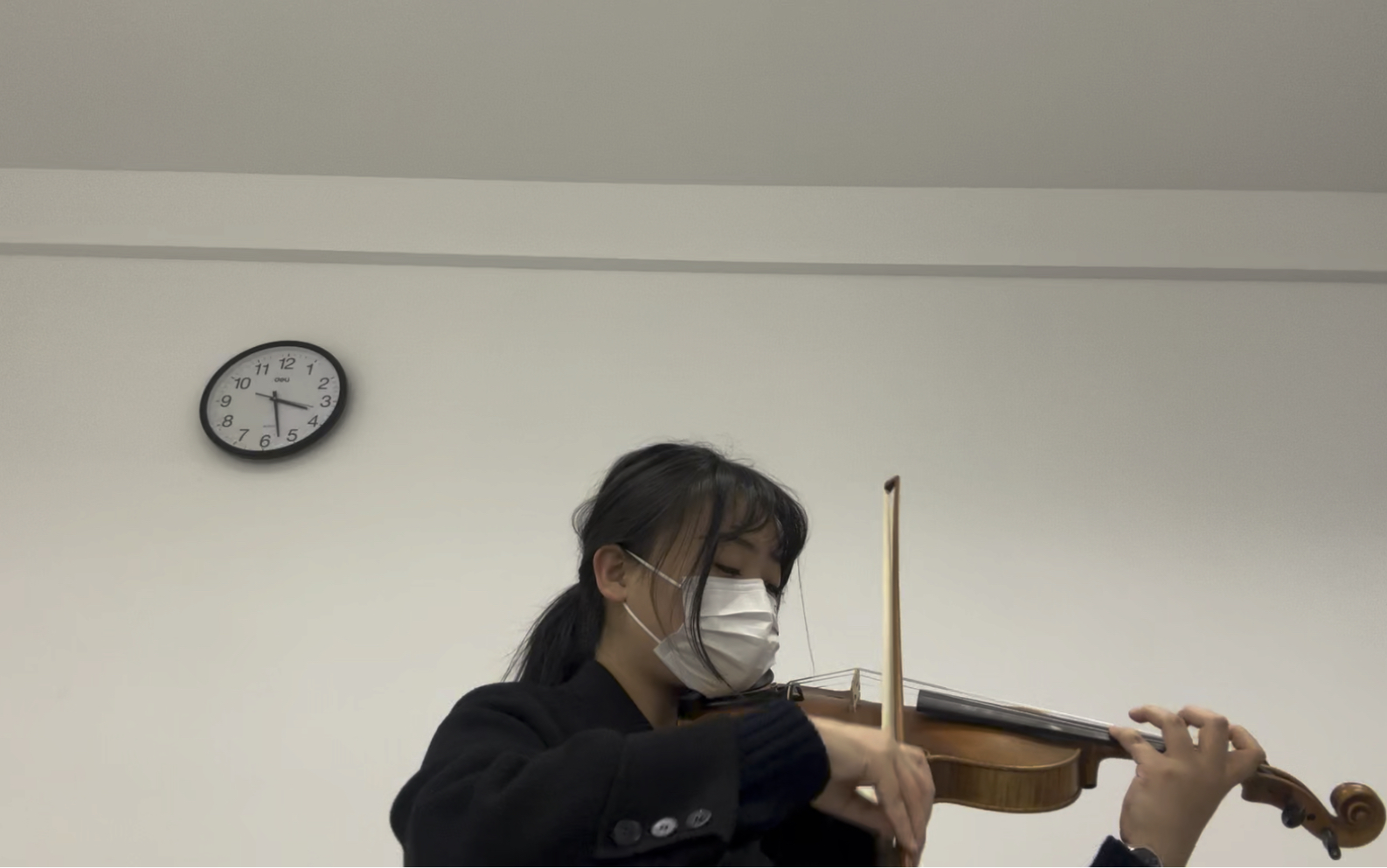 上课前练个帕格尼尼第24随想曲(录一半学生来了)-玛蒂尔达今天练琴了