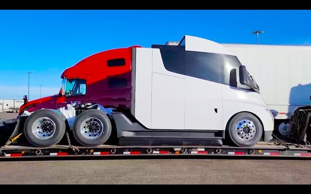 特斯拉重卡运输过程中 即将量产?