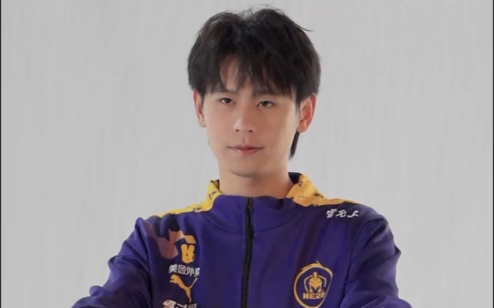 无畏世冠定妆照花絮,太可爱了