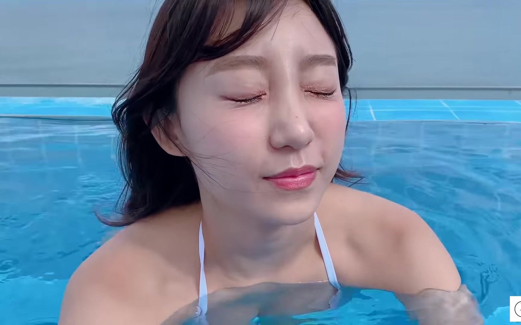 eunji pyoapple  泳池玩耍及逗逼姐姐,^_^,太可爱了!