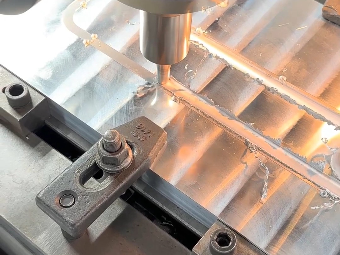 科鼎鑫水冷板搅拌摩擦焊机