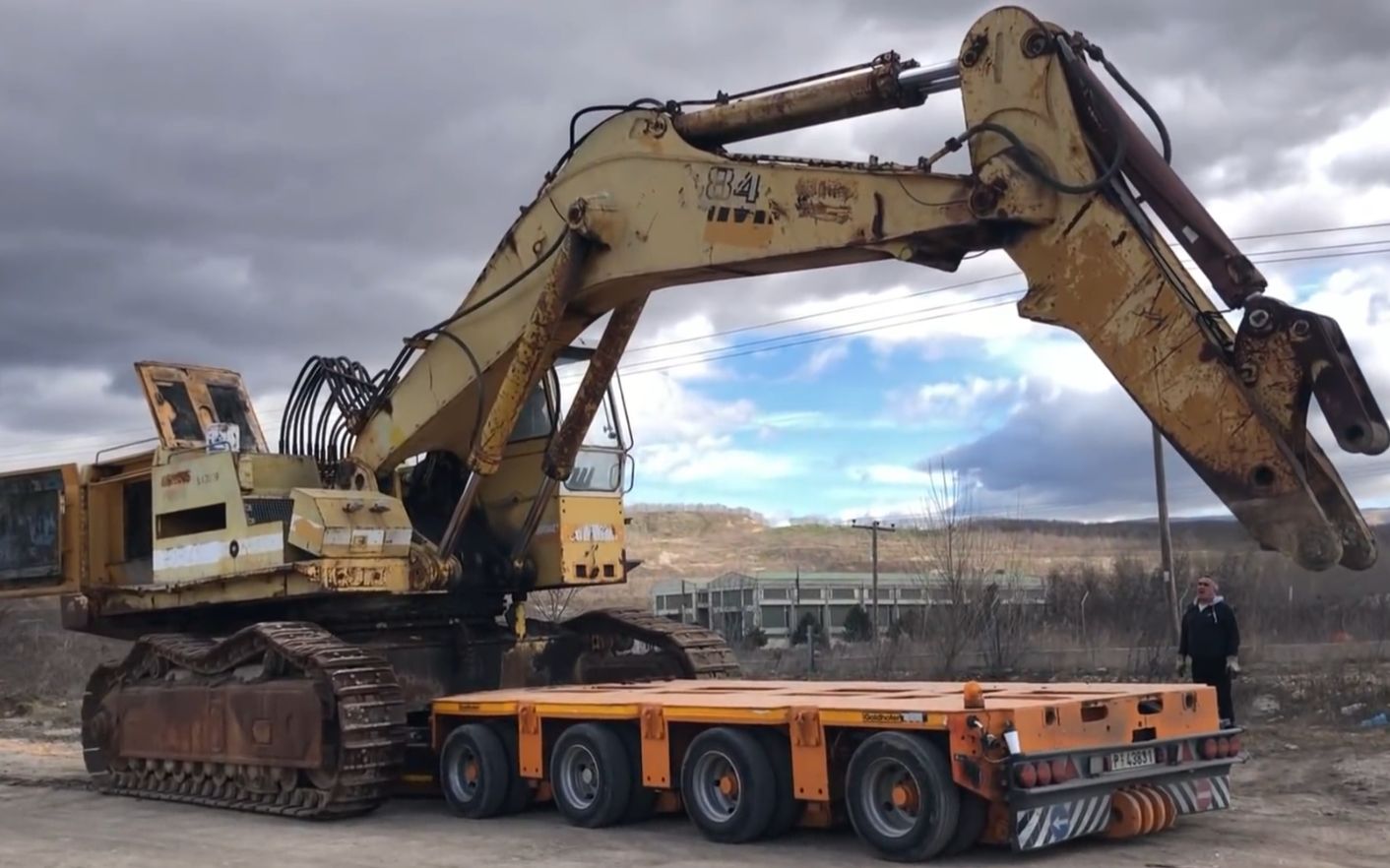 运输破旧利勃海尔984挖掘机_哔哩哔哩 (゜-゜)つロ 干杯~-bilibili