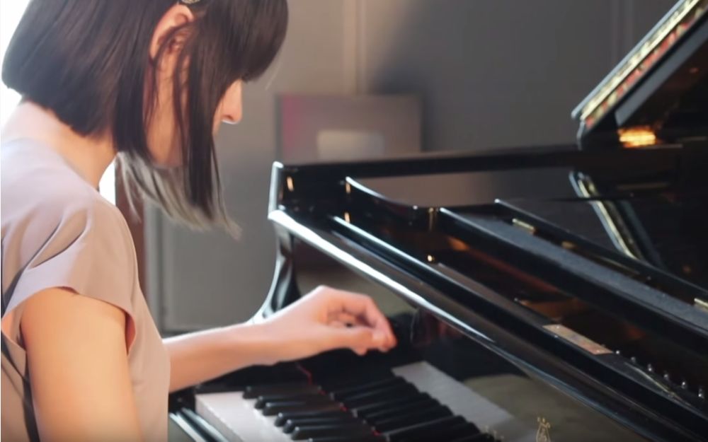 [图]钢琴 Alice Sara Ott (爱丽丝纱良奥特) - 肖邦 雨滴前奏曲 Chopin Raindrop Prelude Op. 28 No. 15