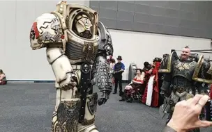 Télécharger la video: 巨大COSPLAY 战锤40K星际战士 终结者盔甲