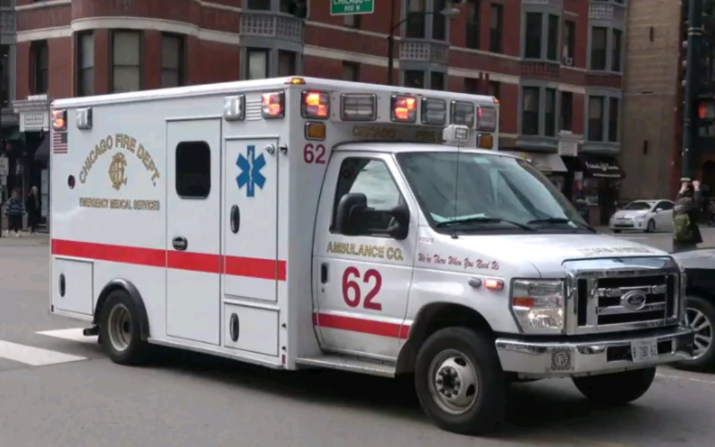 芝加哥消防部门救护车新涂装用风螺警报出警