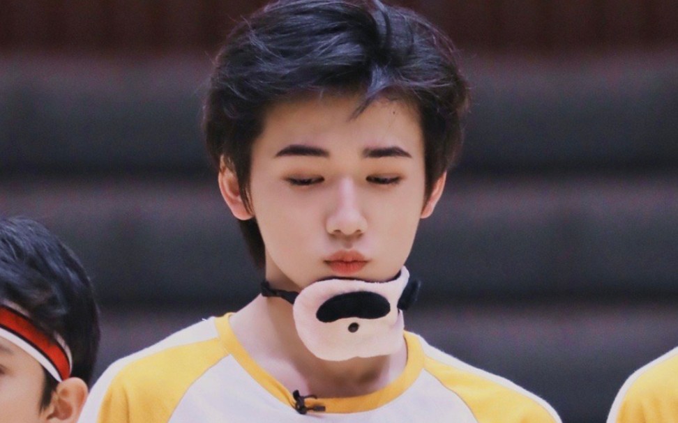 宋亚轩舞象之年专辑单封开箱