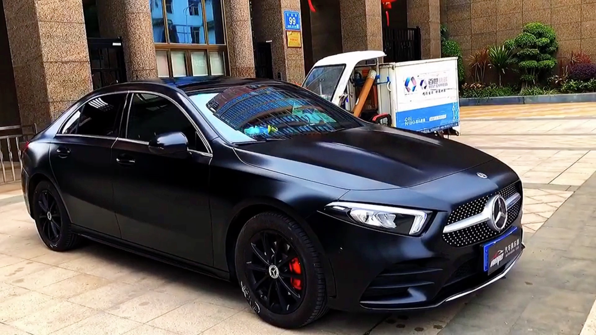 奔驰a系改色贴膜,漆面黑武士改色效果,杭州汽车改色贴膜施工