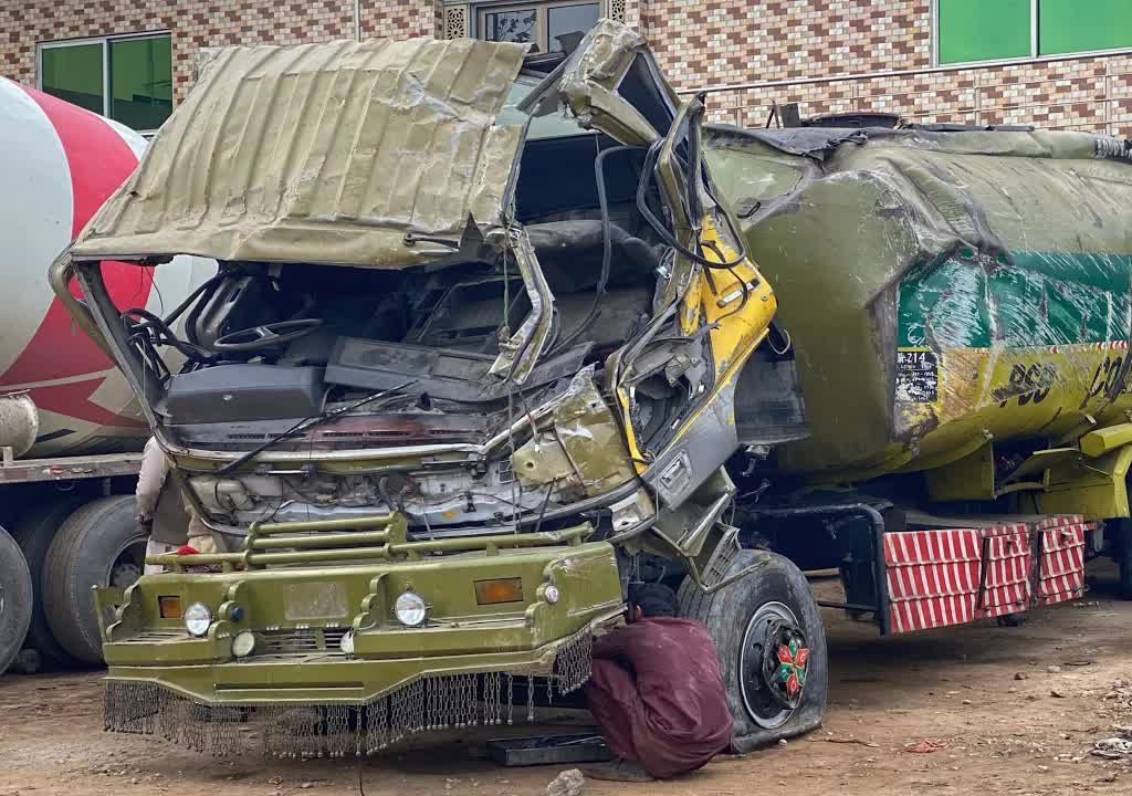 古法翻新/日野卡车事故机舱底盘维修完成修复视频