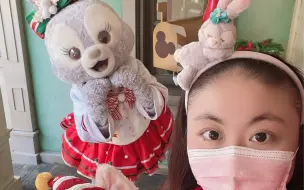 Video herunterladen: 【上海迪士尼乐园度假区】接送女儿星黛露上下班，圣诞小裙子真漂亮！