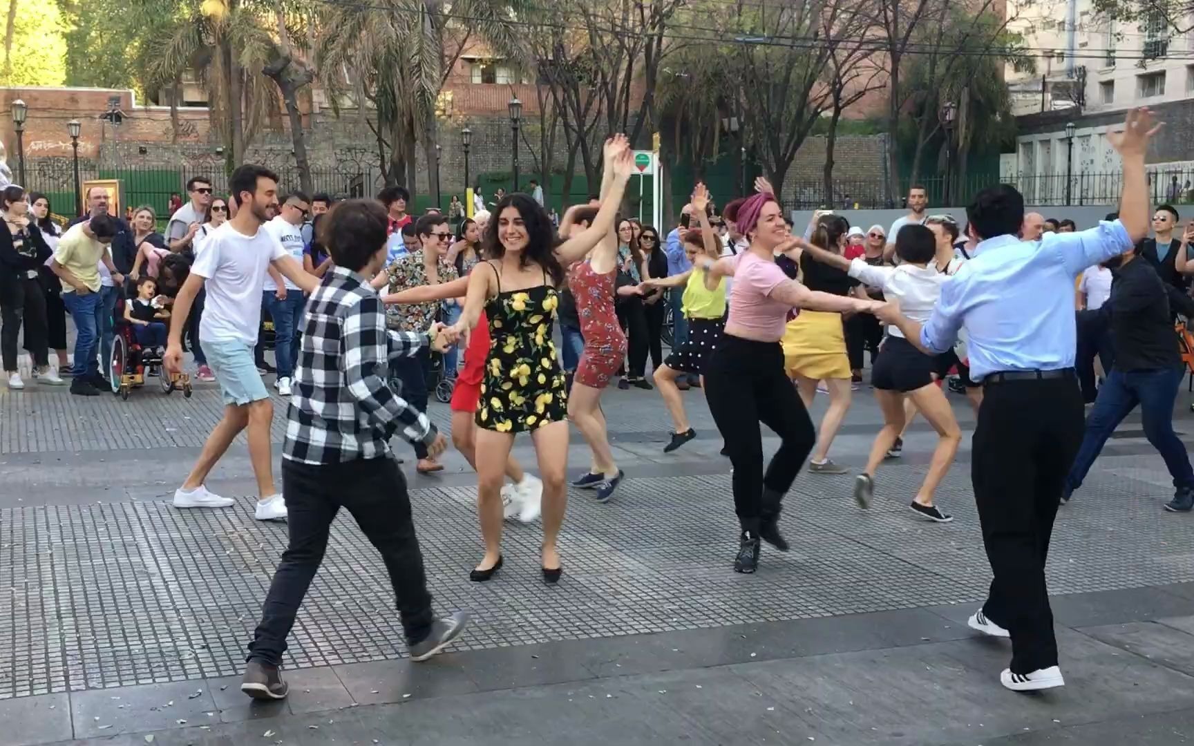 [图]Flashmob Swing 2019 - ¡Bailá Swing!