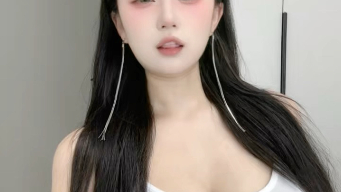 姐姐另一只手在做什么呢