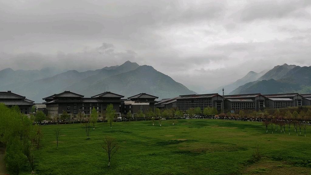 雨后的西安建筑科技大学