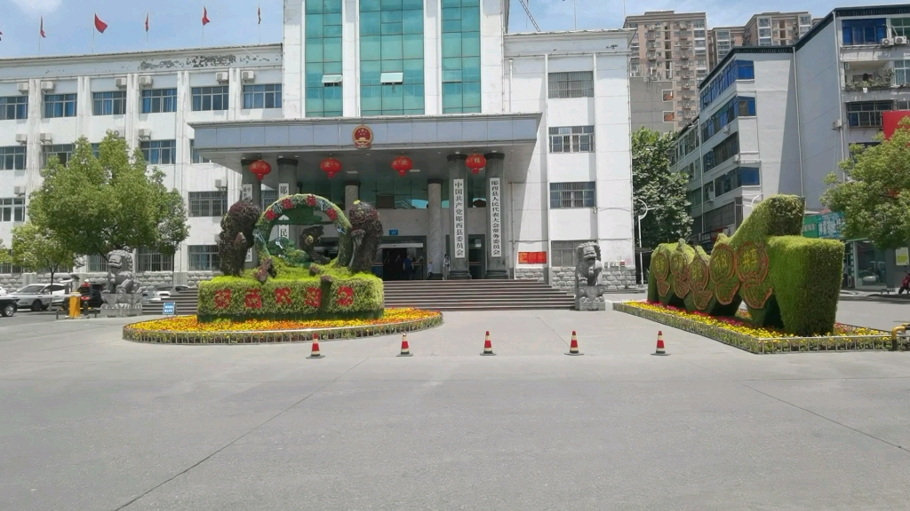 湖北最早解放的县至今已经70多年,郧西县政府大楼成了网红打卡点