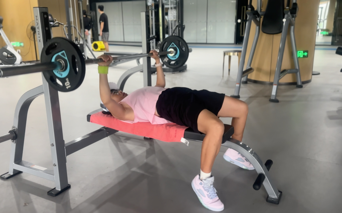 平板卧推:塑造最强胸肌的秘密武器