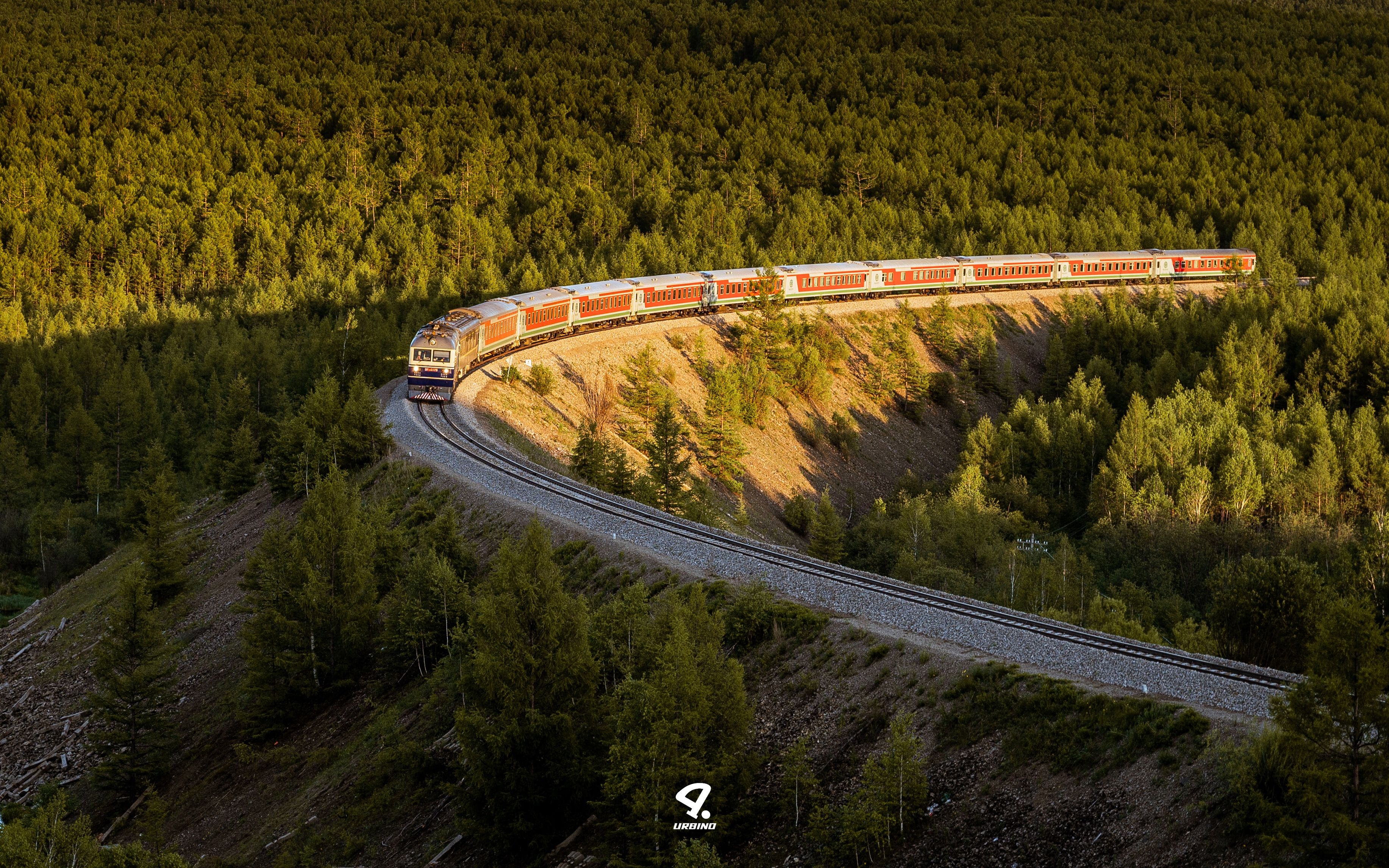夕阳下的岭北弯道 df11-0179牵引呼伦贝尔号旅游列车通过国铁著名机位