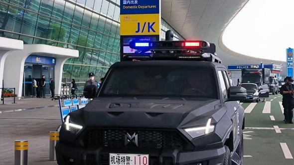 东风猛士917已经挂上特警牌照上路执勤,比亚迪仰望8何时能上路?