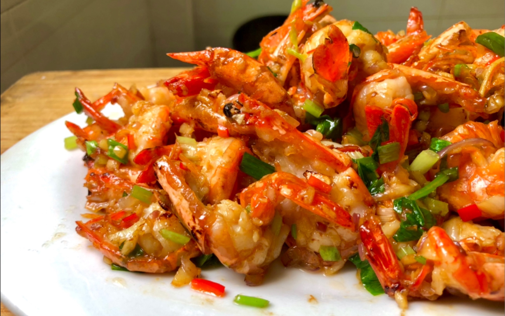 饭店里点菜最多:酱油炒开边虾,壳酥肉鲜酱香味浓,学会在家做