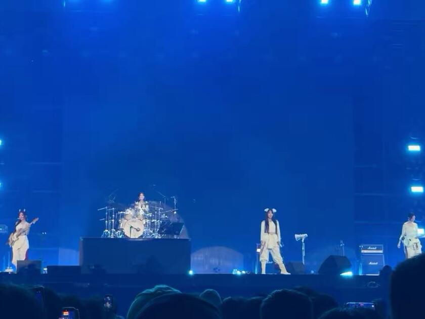 Qwe R 恋爱ING QWER 261010台湾场第一天Rocation punch_哔哩哔哩_bilibili