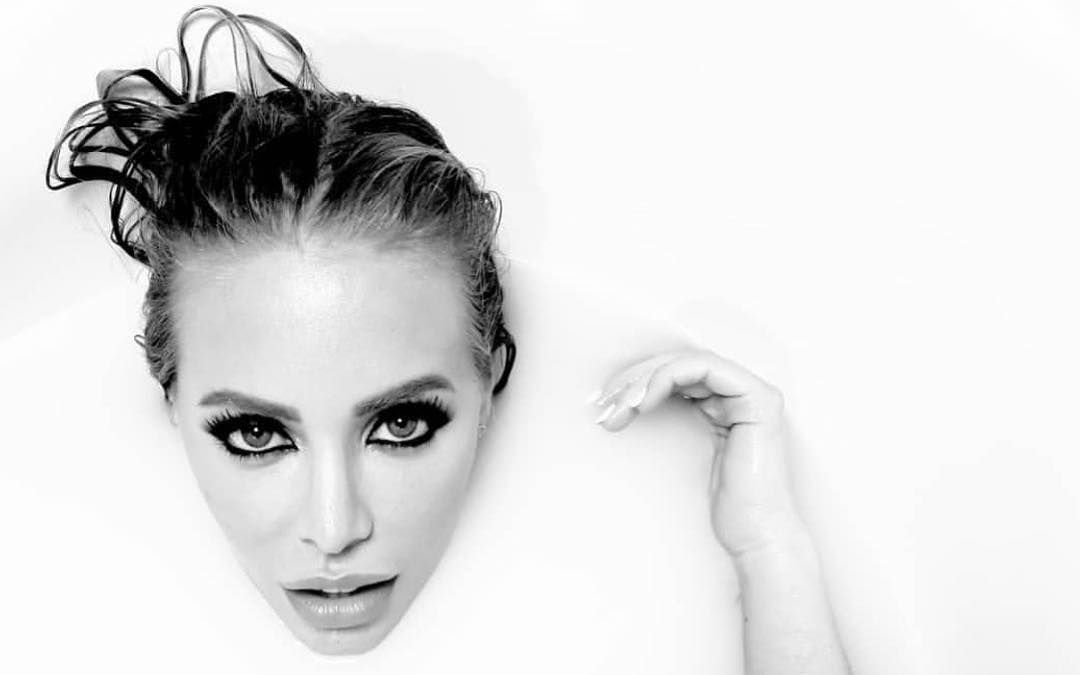 【大家的下绝】nicole aniston的开箱视频_哔哩哔哩_bilibili