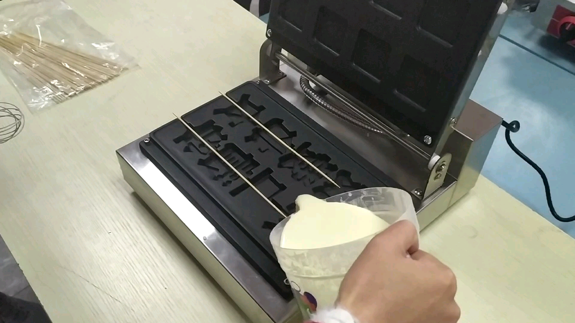 文字烧华夫饼,源头工厂,两分钟一炉,赠送